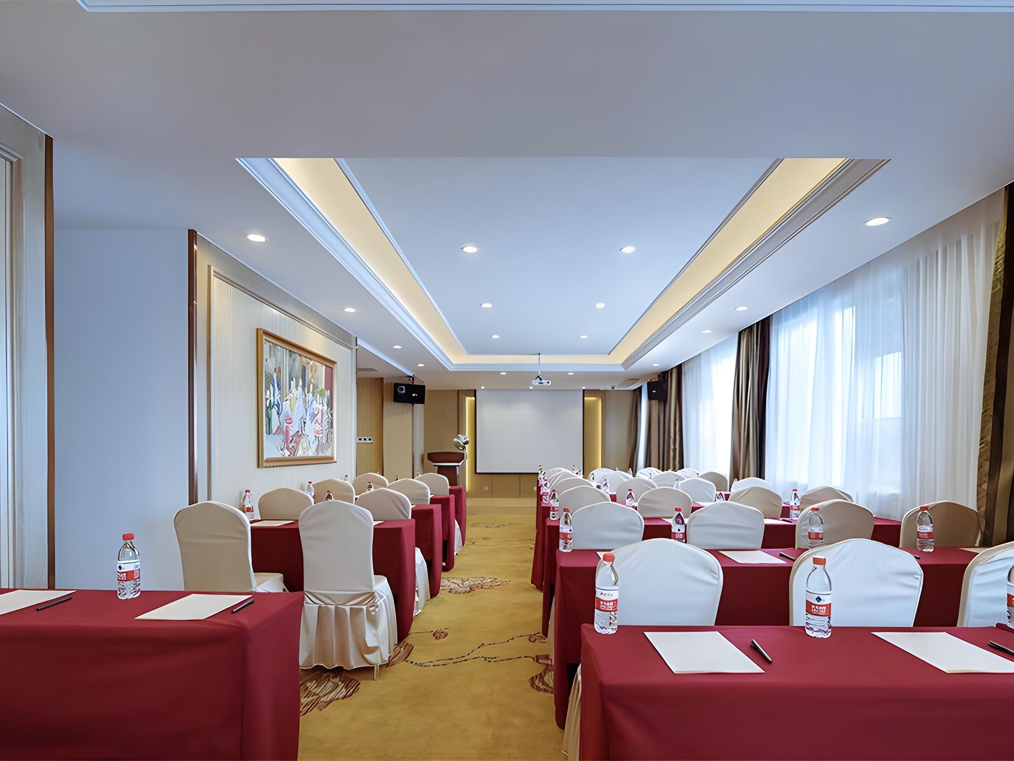 Vienna International Hotel (Haimen Pedestrian Street) 35/40