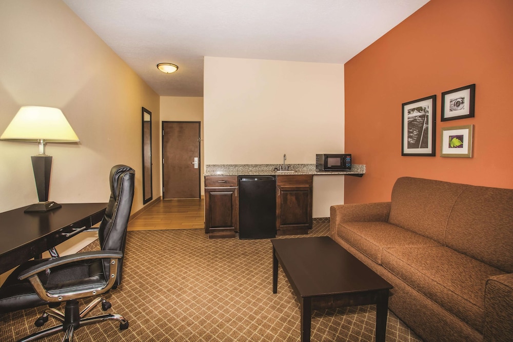 La Quinta Inn & Suites by Wyndham Ely 30/42