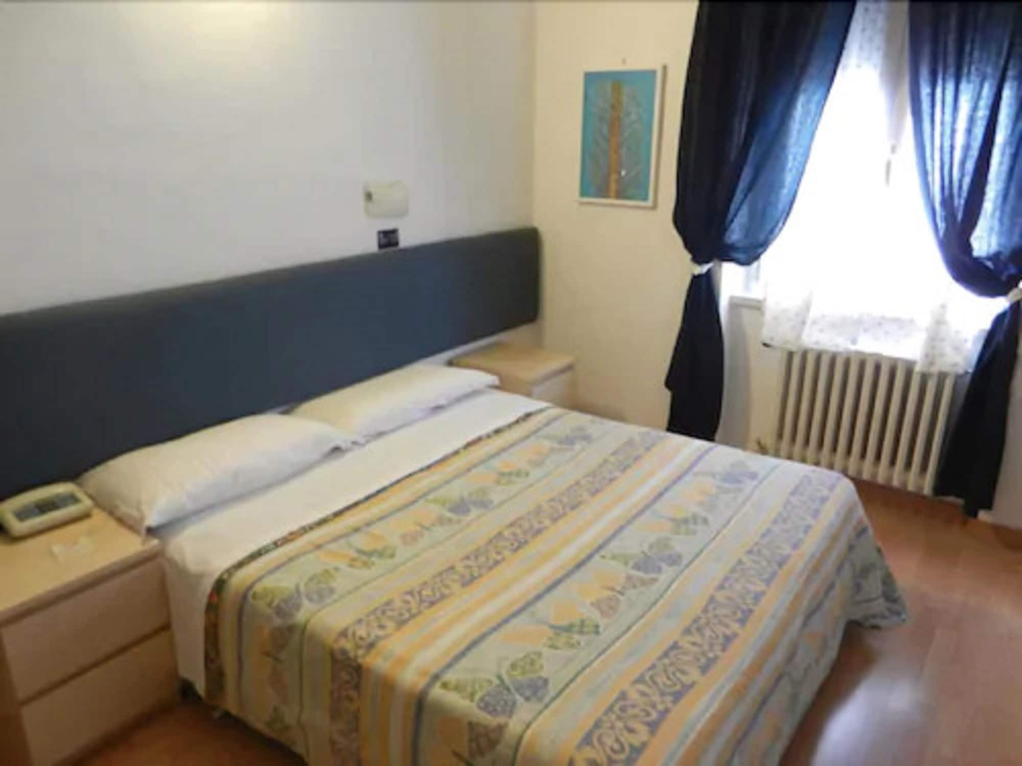Room, Double Bed