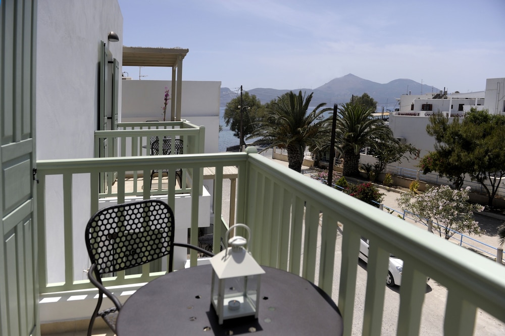 Almyris Hotel 7/41
