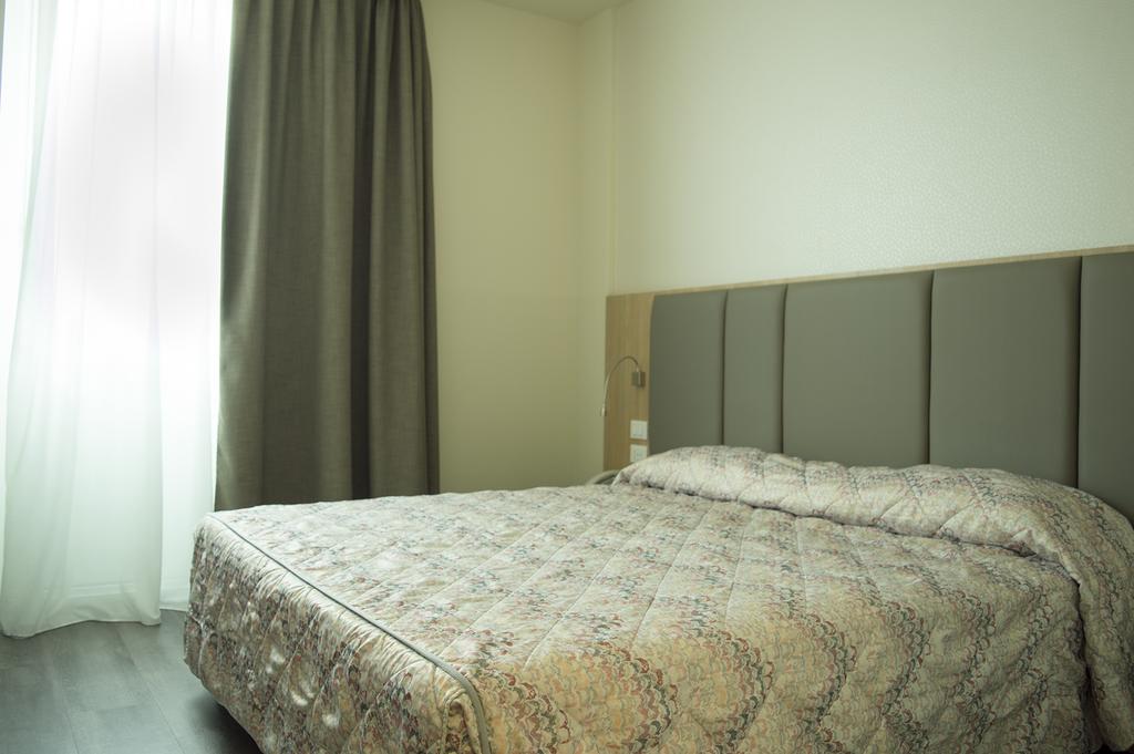 غرفة قياسية بسرير مزدوج
