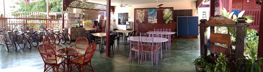 Budget Beach Resort 19/20