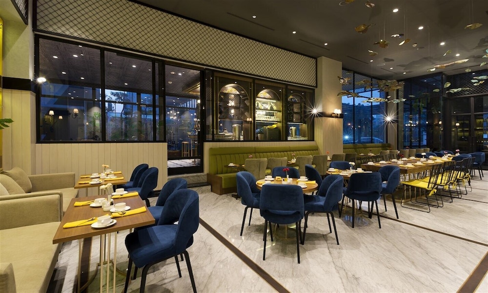 Aviary Bintaro 38/49