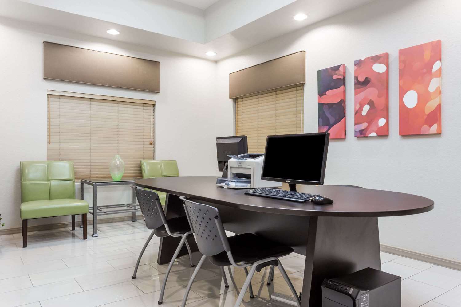 Hawthorn Suites by Wyndham Chandler Phoenix Area 11/20