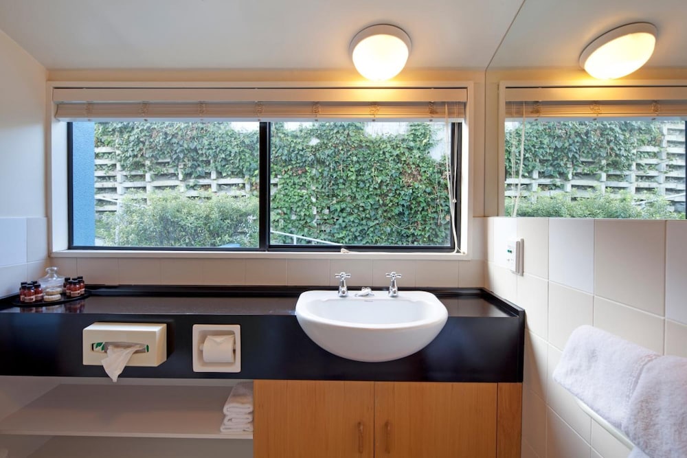 SPINNAKER BAY APARTMENTS 67/68