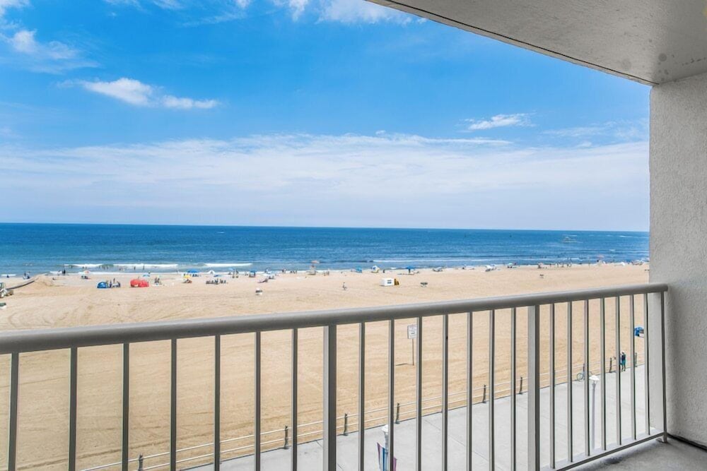 Beach Quarters Resort 40/50