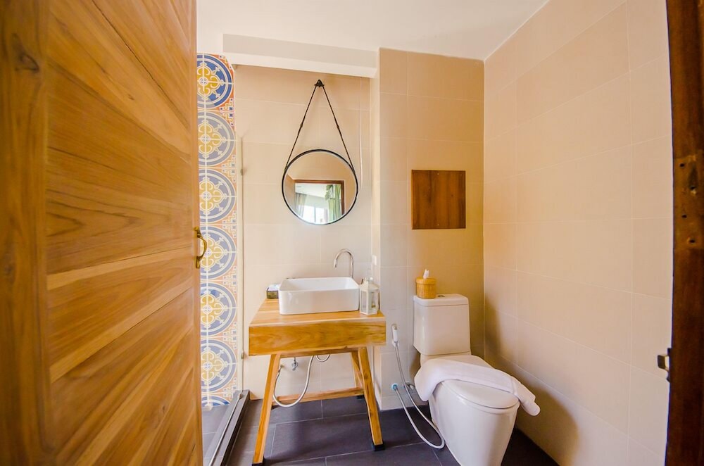 Nakorn De Sukhothai Hip Hotel 46/47