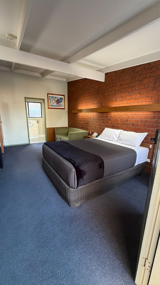 THE ABBOTSWOOD MOTOR INN 19/36
