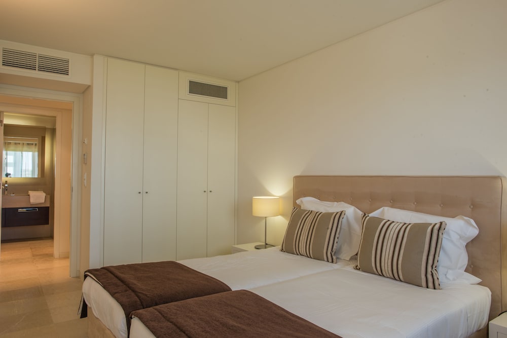 2 Bedrooms, Apartment, Double and Twin Beds, Sea View