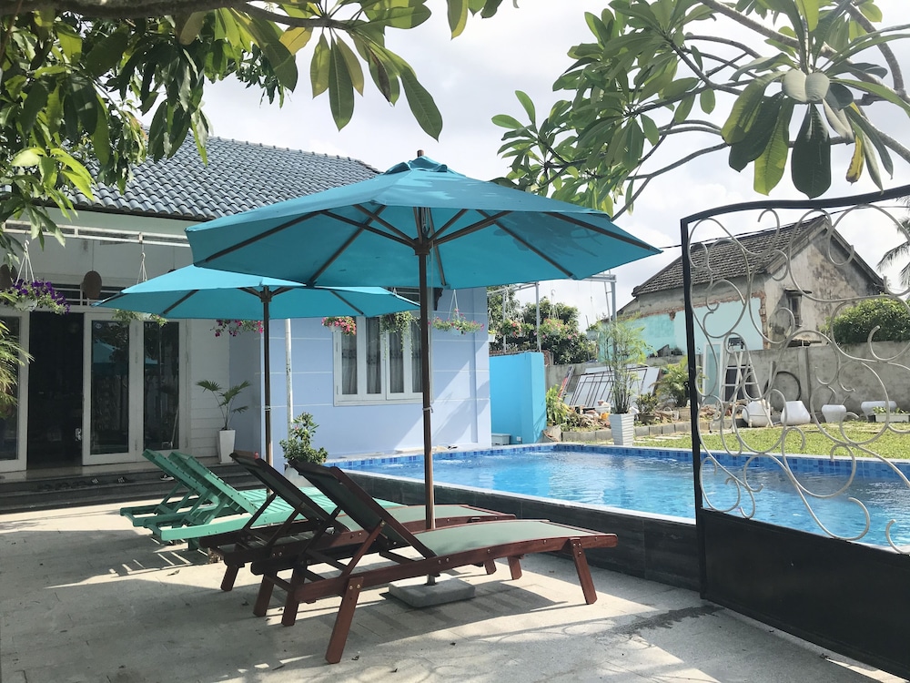 The Moon River Homestay Villa 48/50