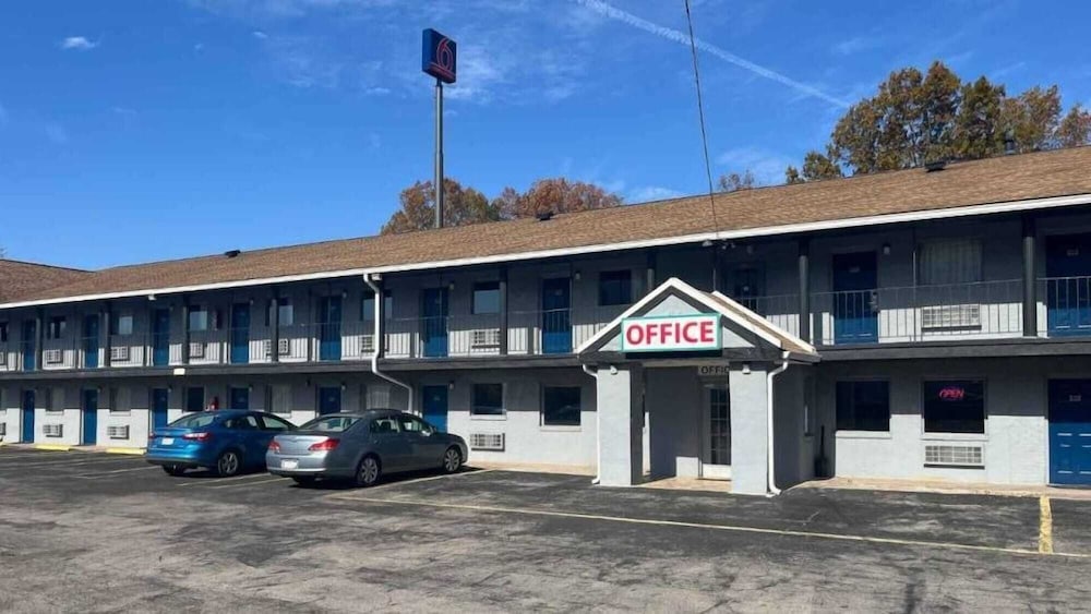 Motel6 Hurricane, WV 16/18