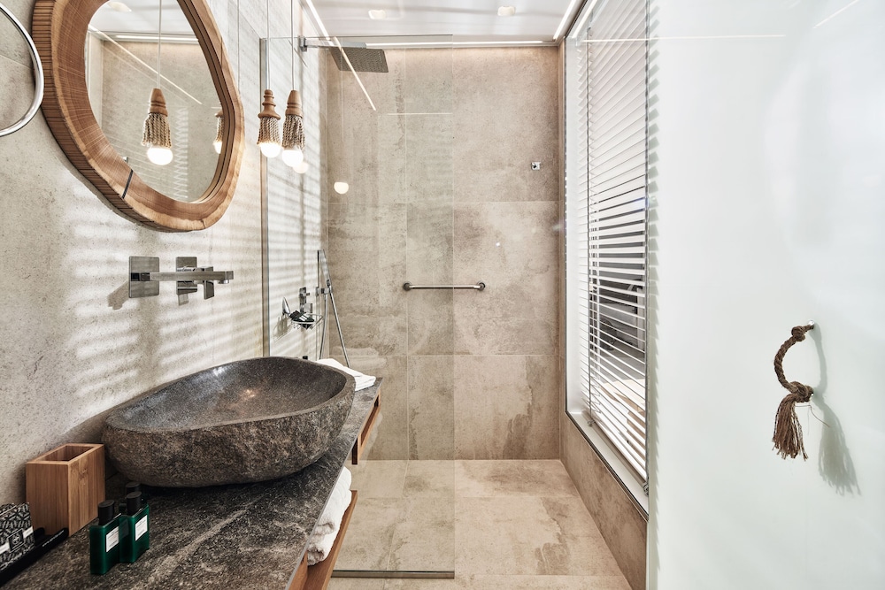 Volcano Luxury Suites Milos 49/50
