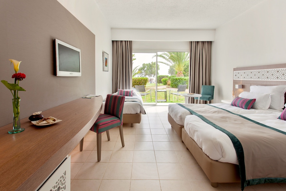 SUPERIOR, TRIPLE, SEA VIEW, PRIVATE BATHROOM