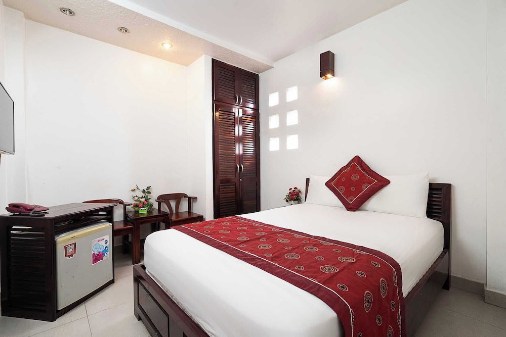 Collection O Dinh Dinh Hotel - Near Tan Son Nhat Airport 37/51