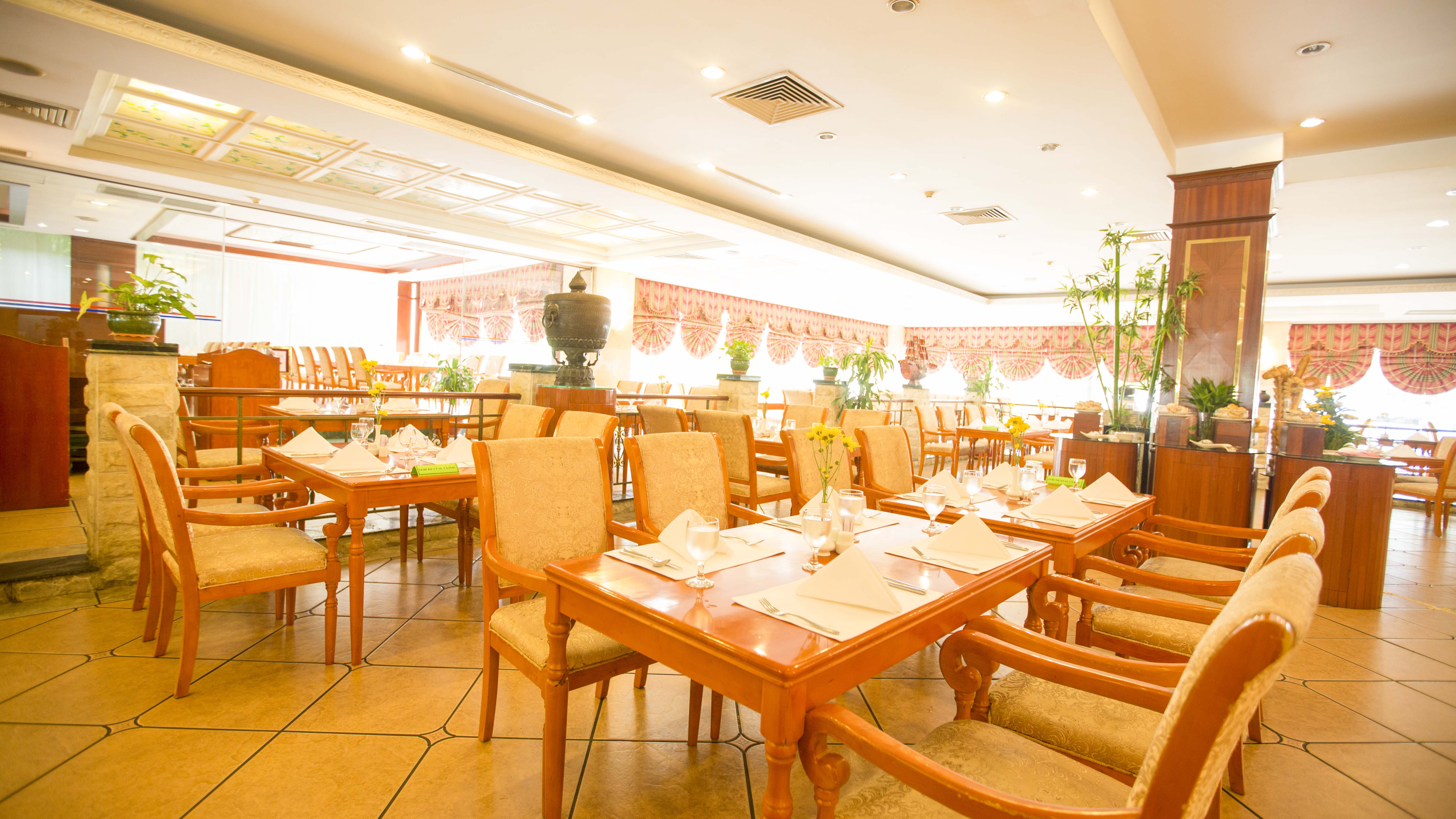 Phnom Penh Hotel 51/75