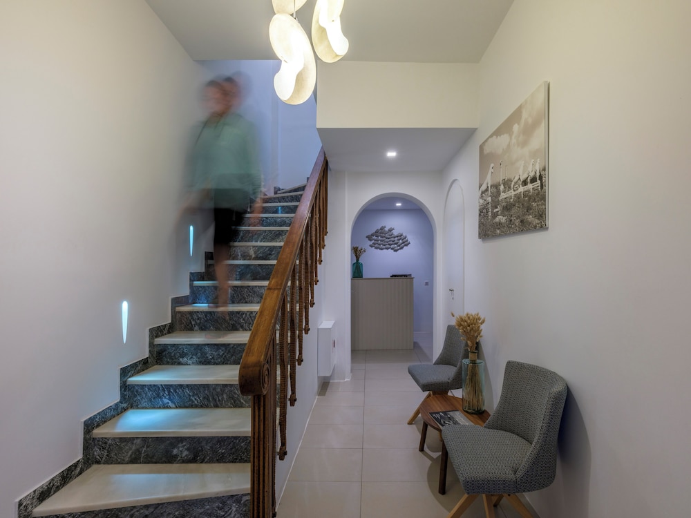 Bluetopia Suites 28/42