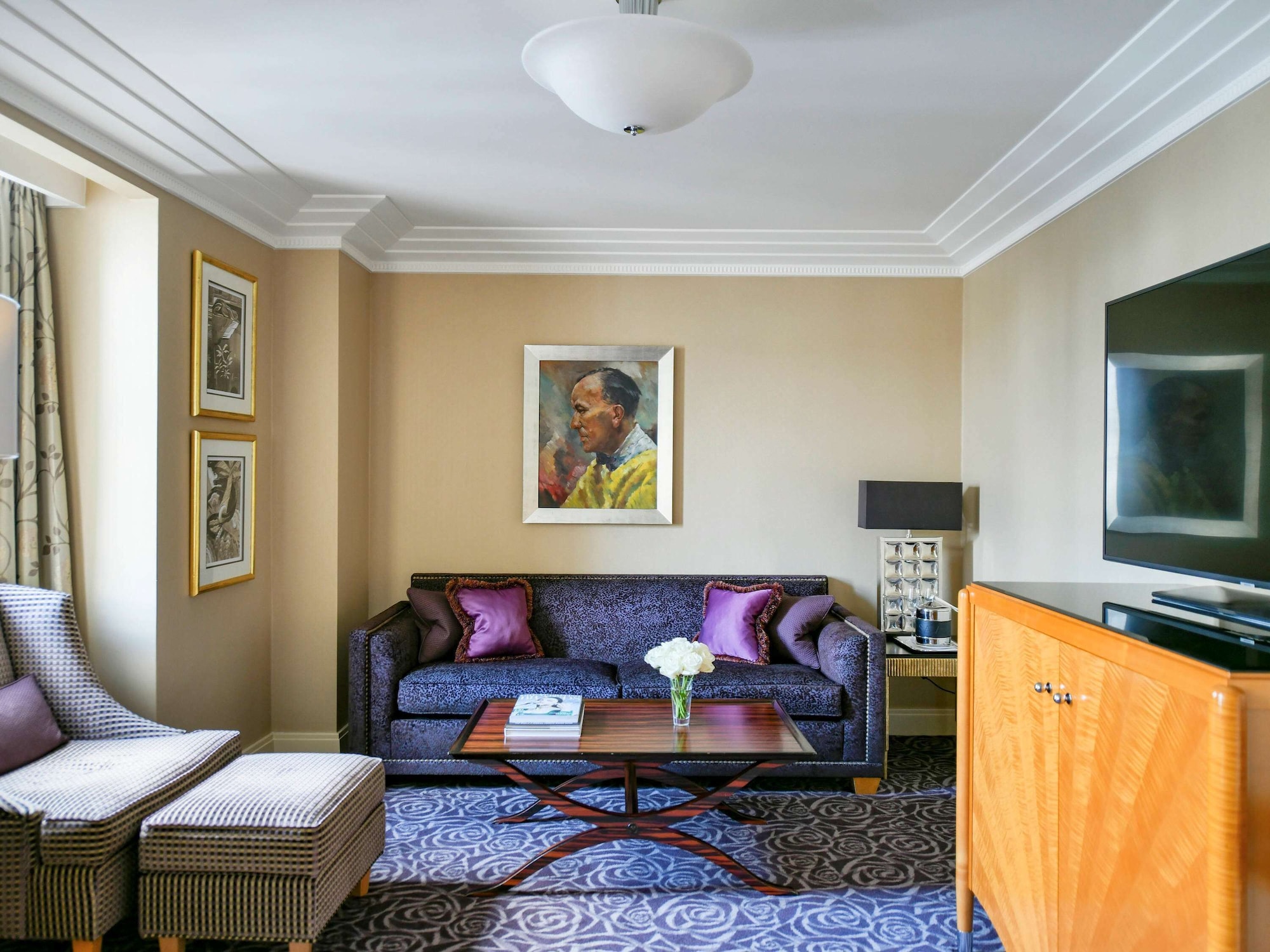 1 Bedroom, Suite, Partial River View، The Savoy Hotel 4/9