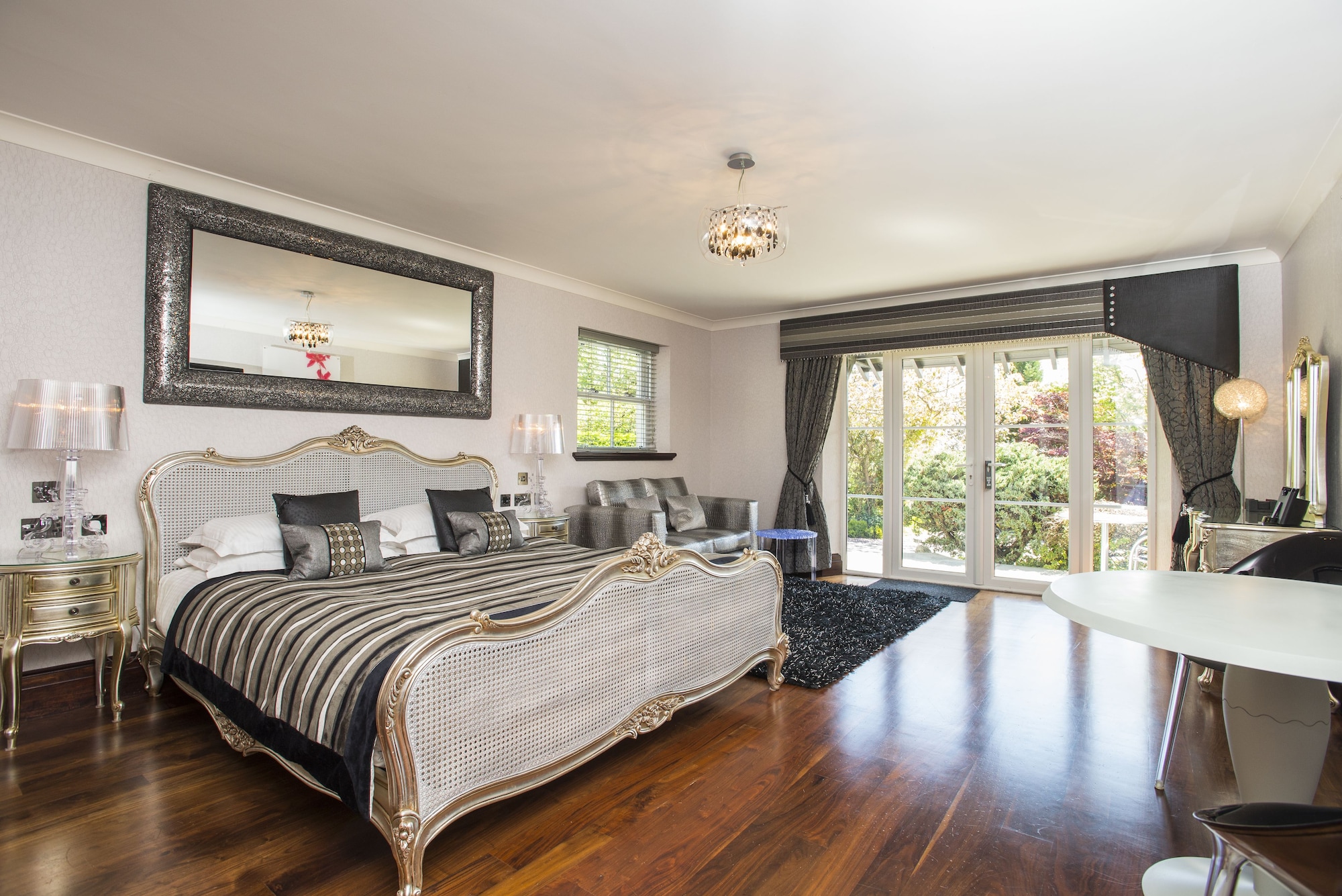Super, Luxury, Suite, King Bed, Hot Tub, Patio