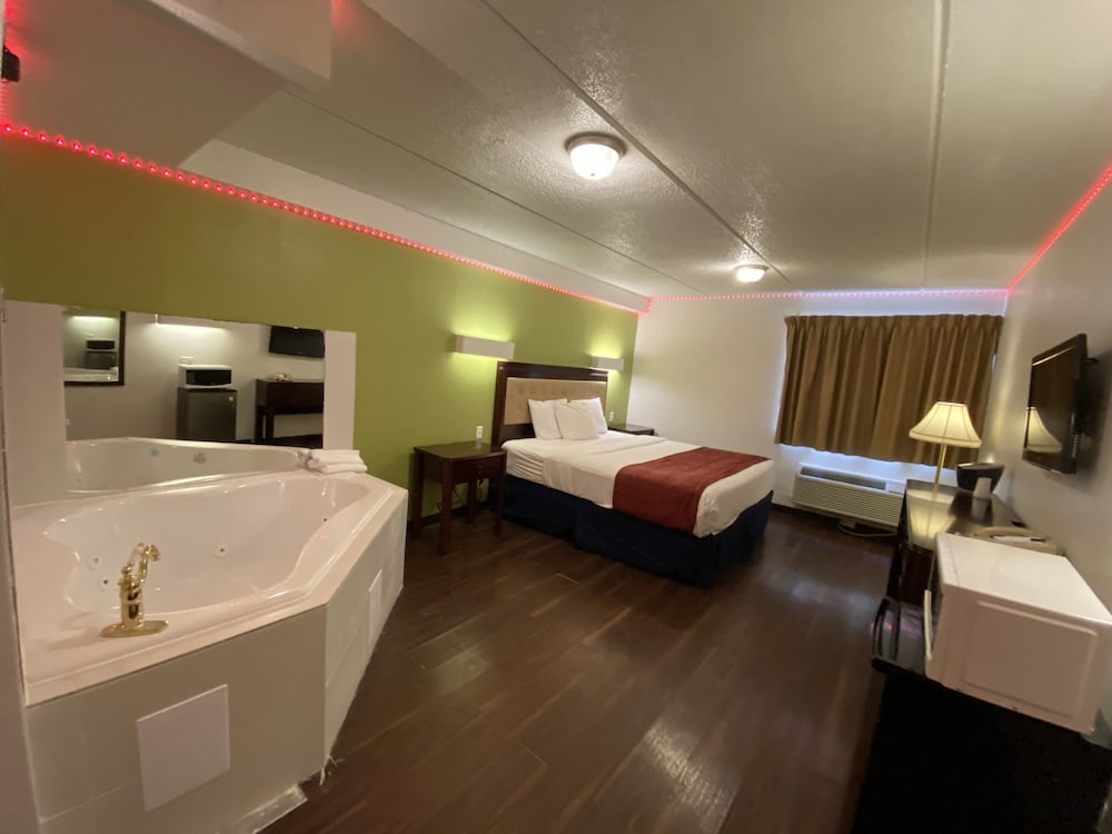 Travelodge Cleveland/Willoughby 15/29