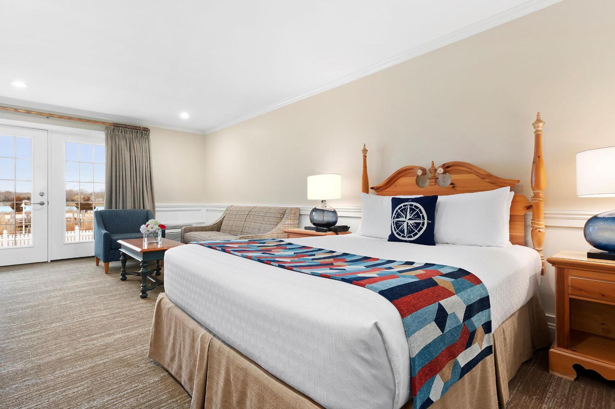 Harbor, Queen Bed