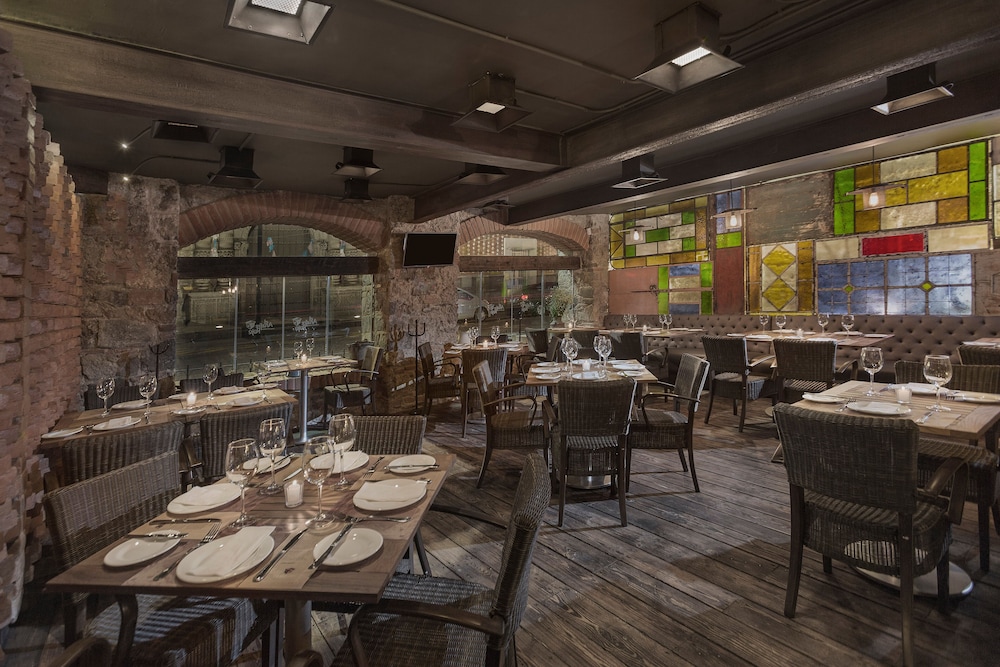 Hotel Senorial 49/56