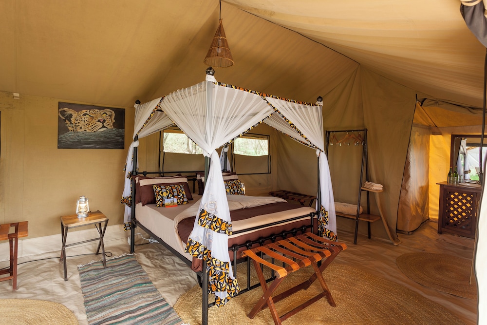 Gnu Mara River Camp 7/50