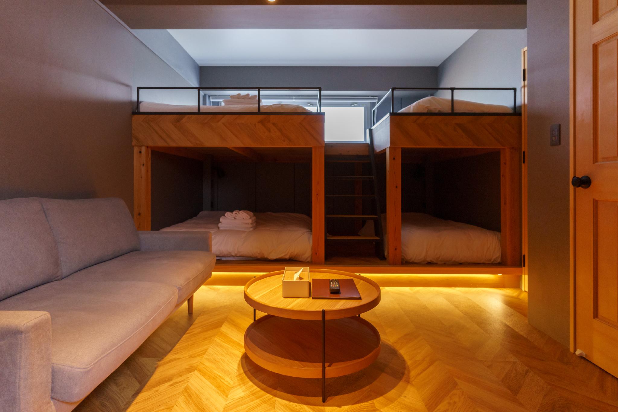 DELUXE, STUDIO