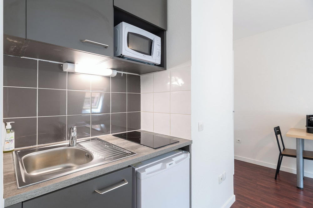 RESIDHOTEL SAINT ETIENNE CENTRE 50/50