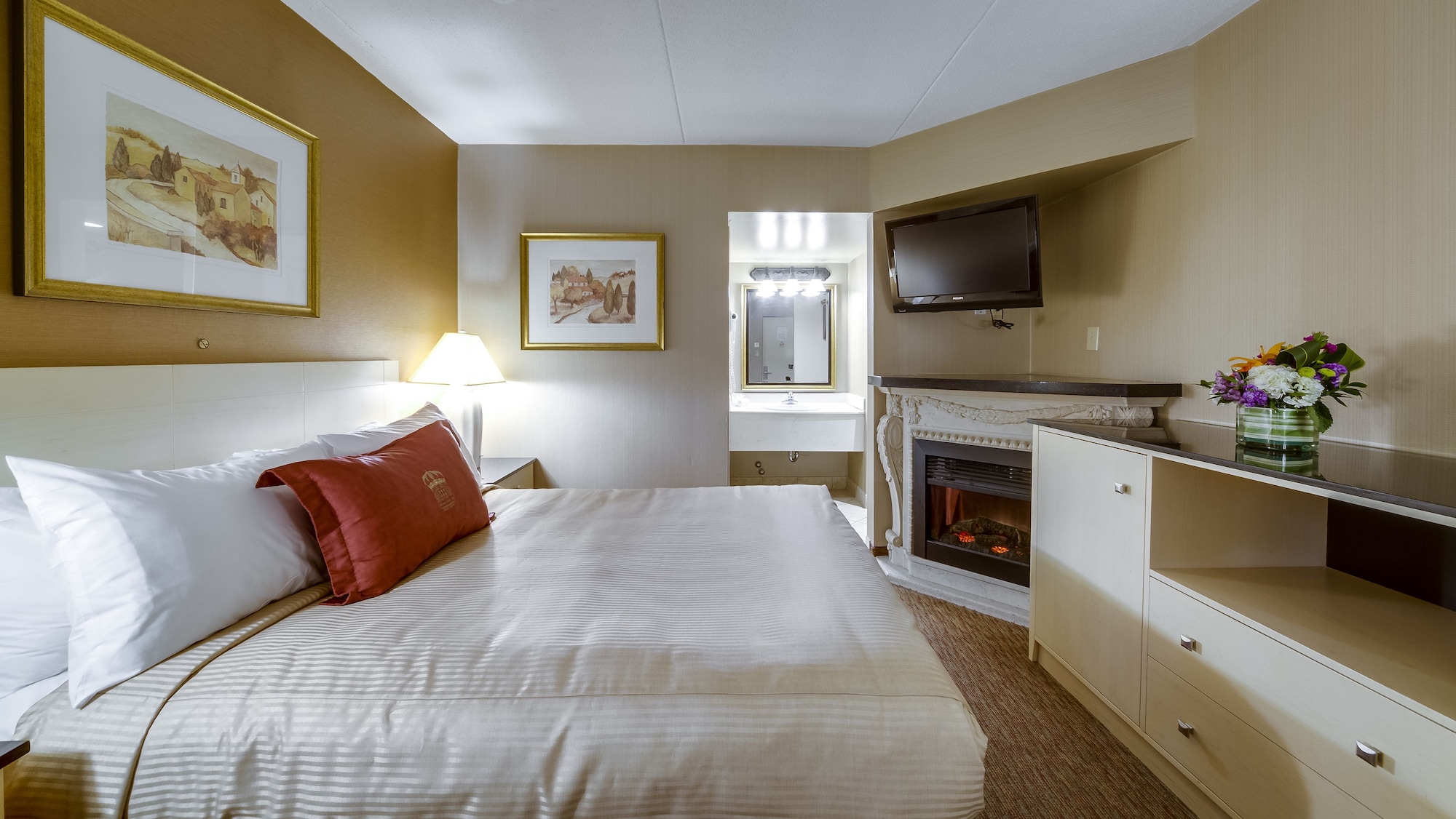STANDARD, QUEEN BED