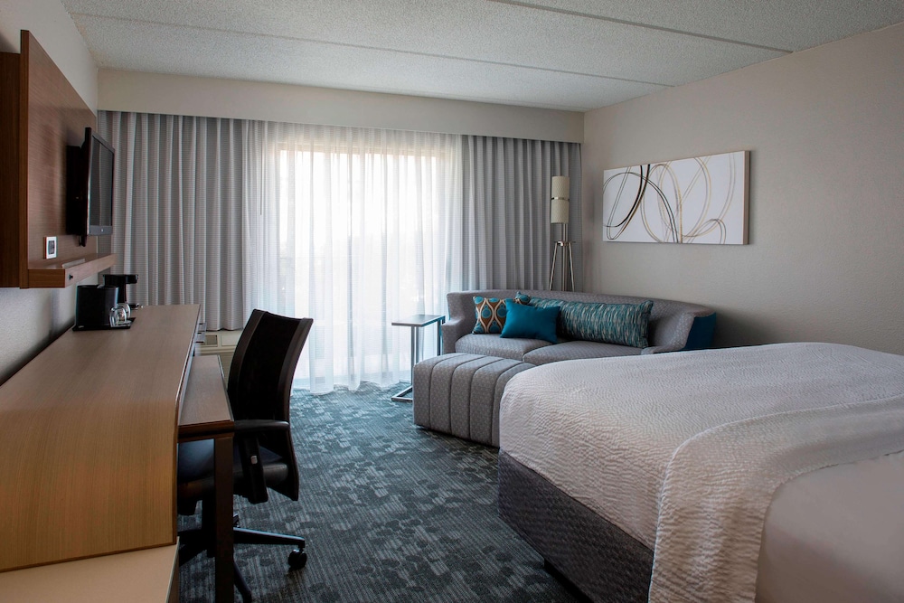 DELUXE, KING BED