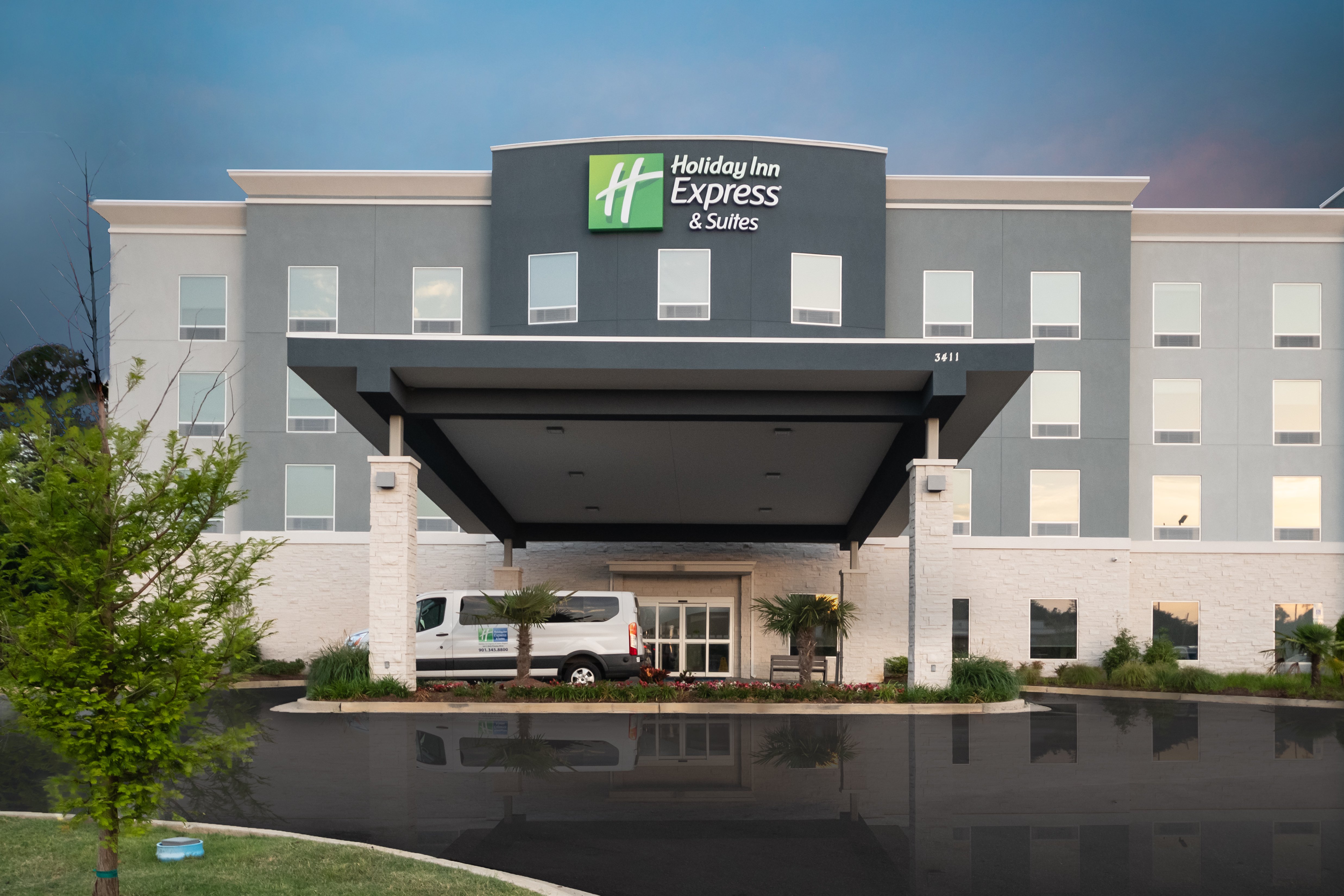 Holiday Inn Express & Suites Memphis Arpt Elvis Presley Blv 6/53