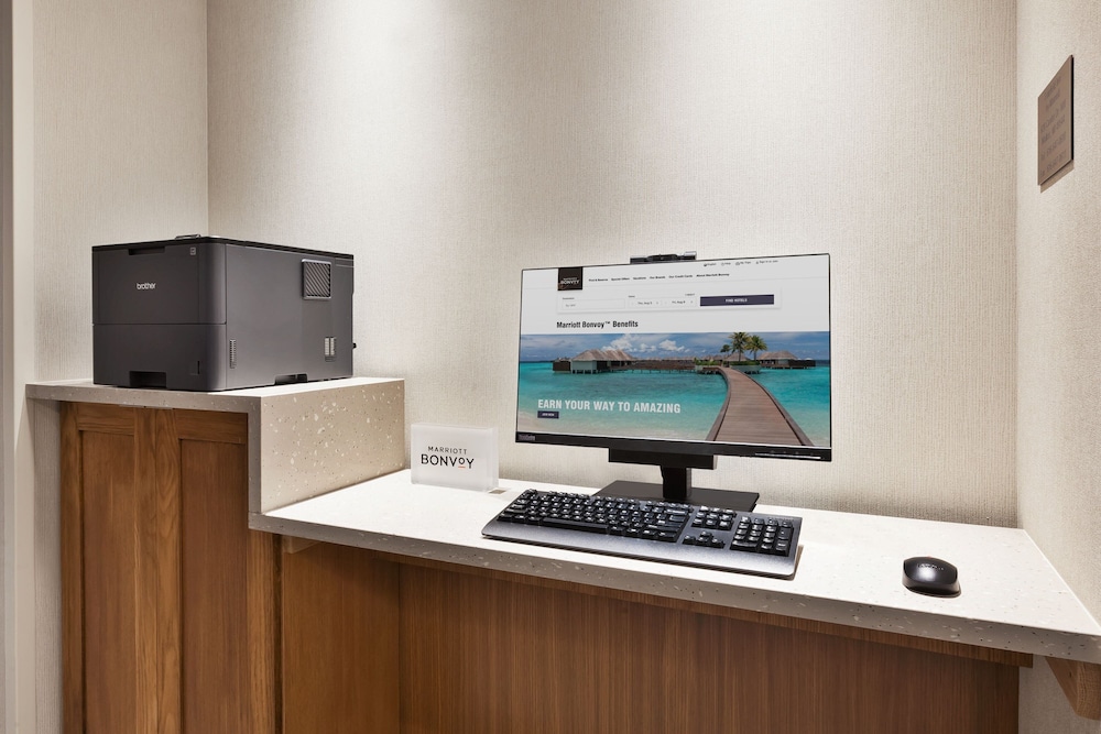 Fairfield Inn & Suites by Marriott Grand Rapids North 25/33