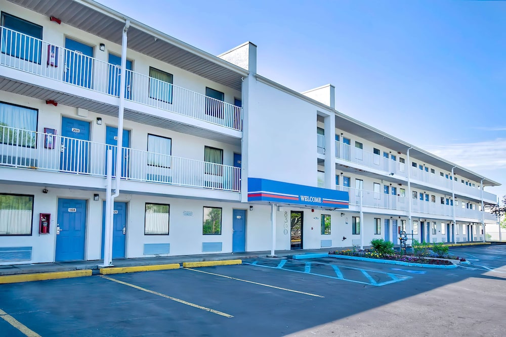 Motel6 Warren, MI - Detroit East 50/54