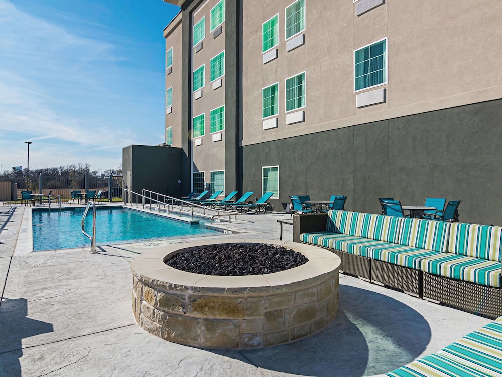La Quinta Inn Suites By Wyndham Dallas Wylie 7/44