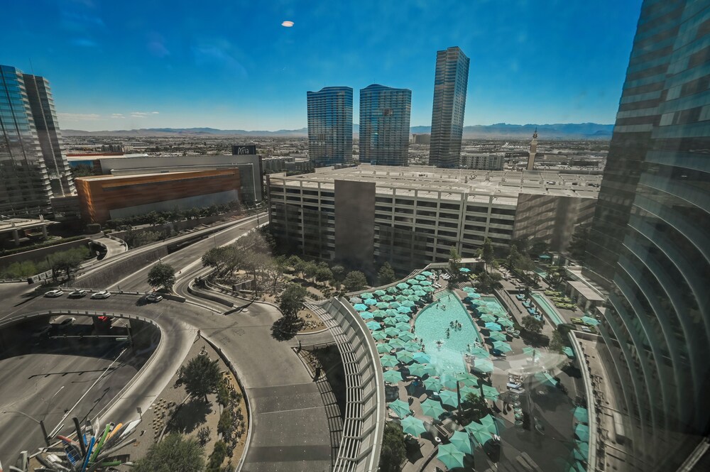 Secret Suites At Vdara 36/50