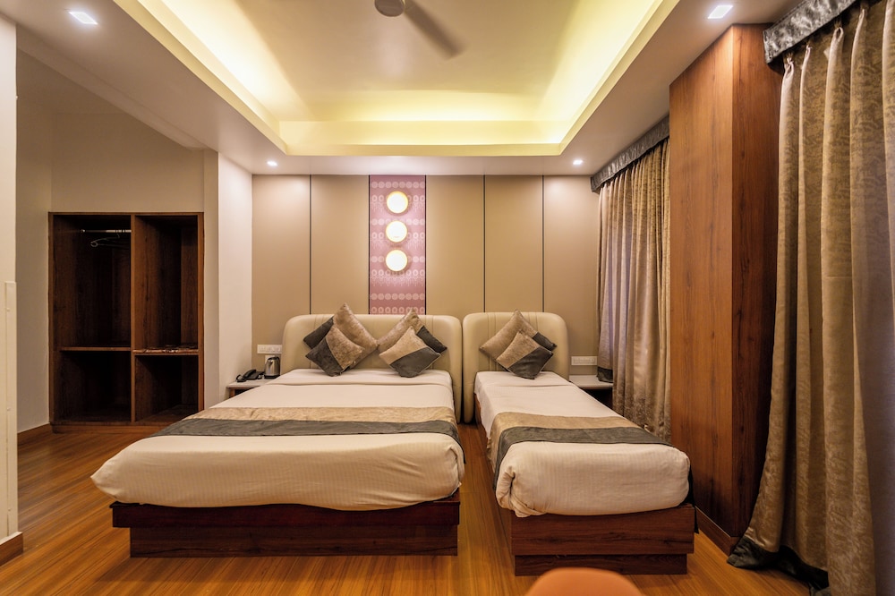 AISHWARYA RESIDENCY 32/70