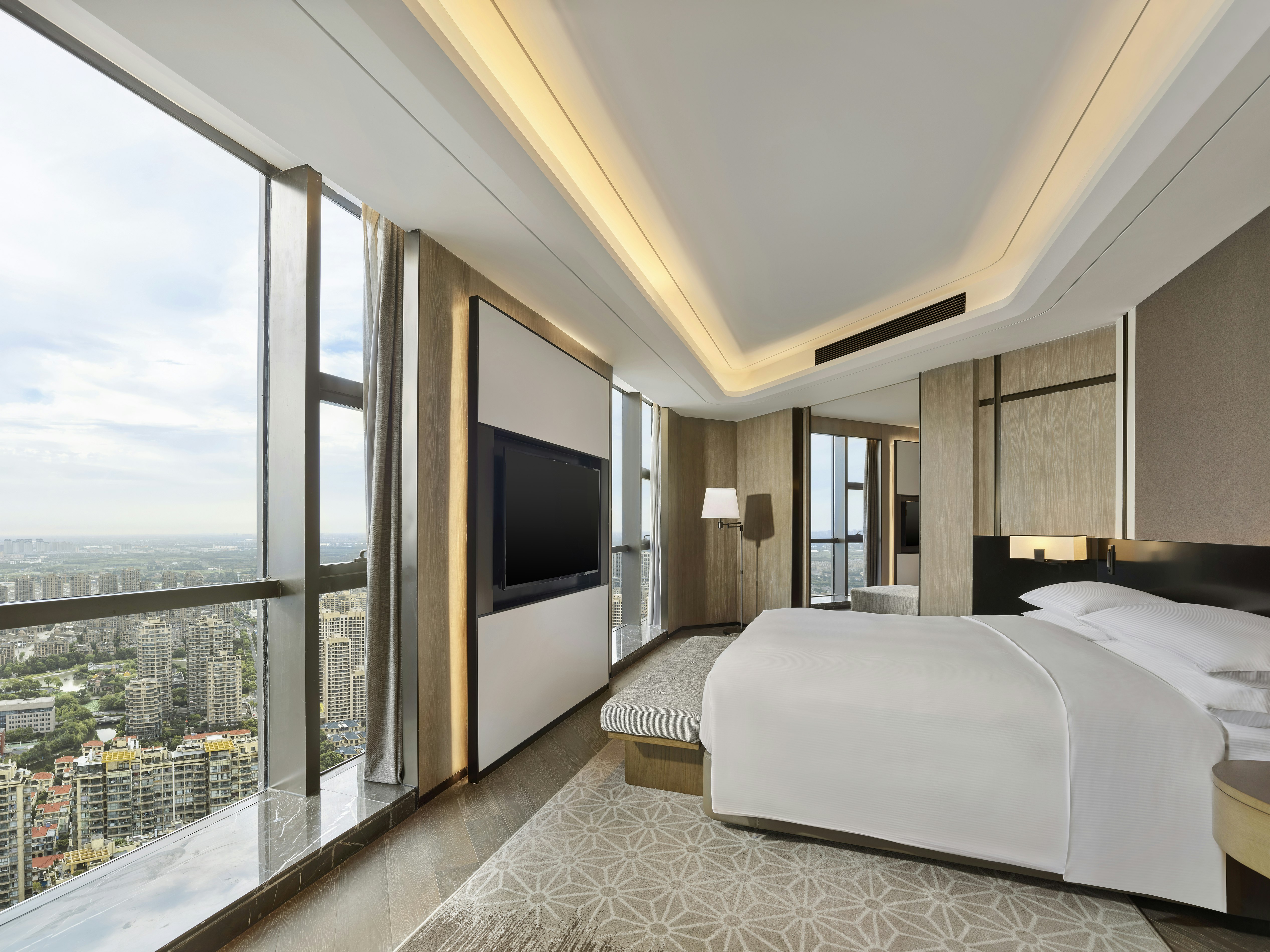 Chairman, Suite, King Bed