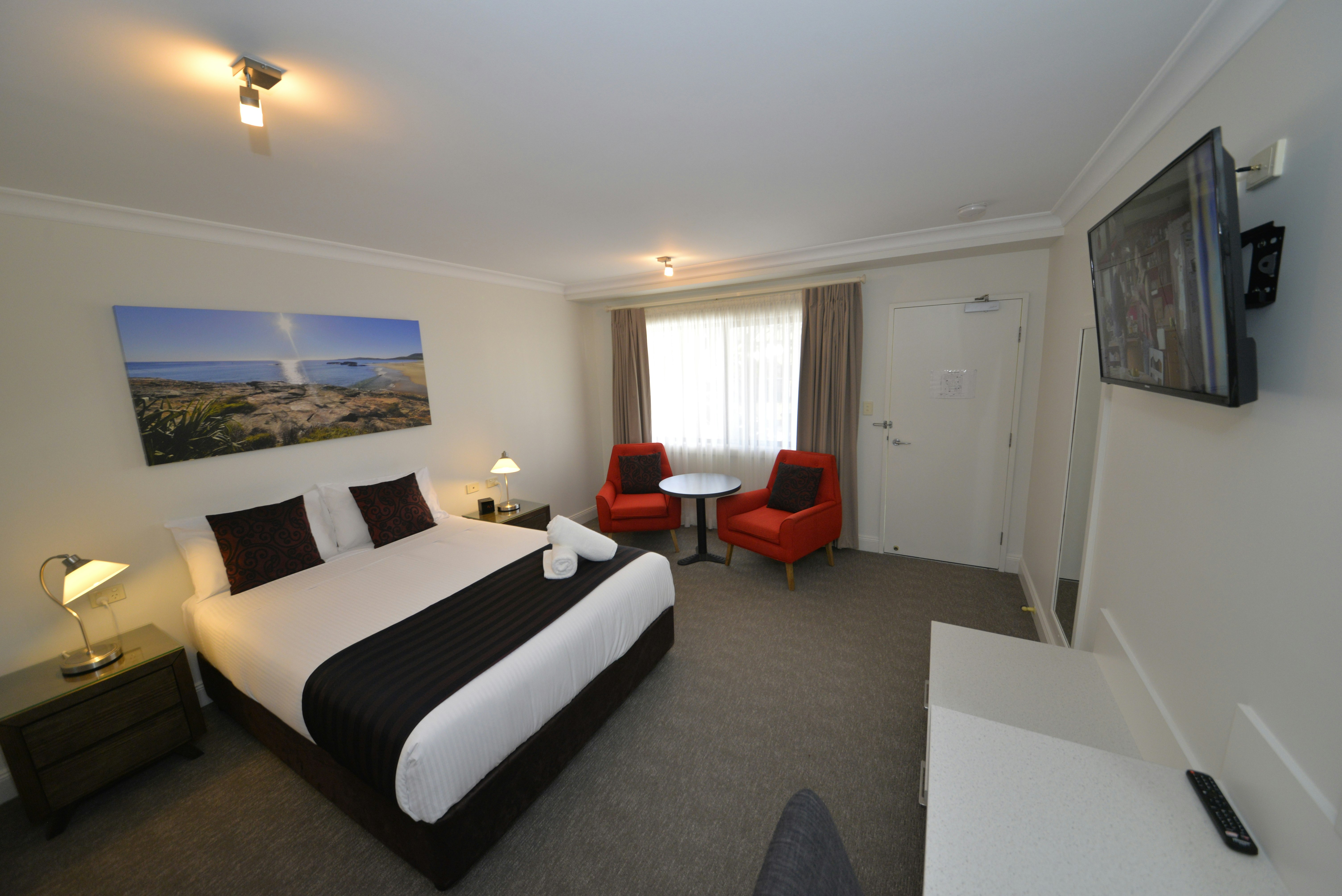 ROCKPOOL MOTOR INN 1/6