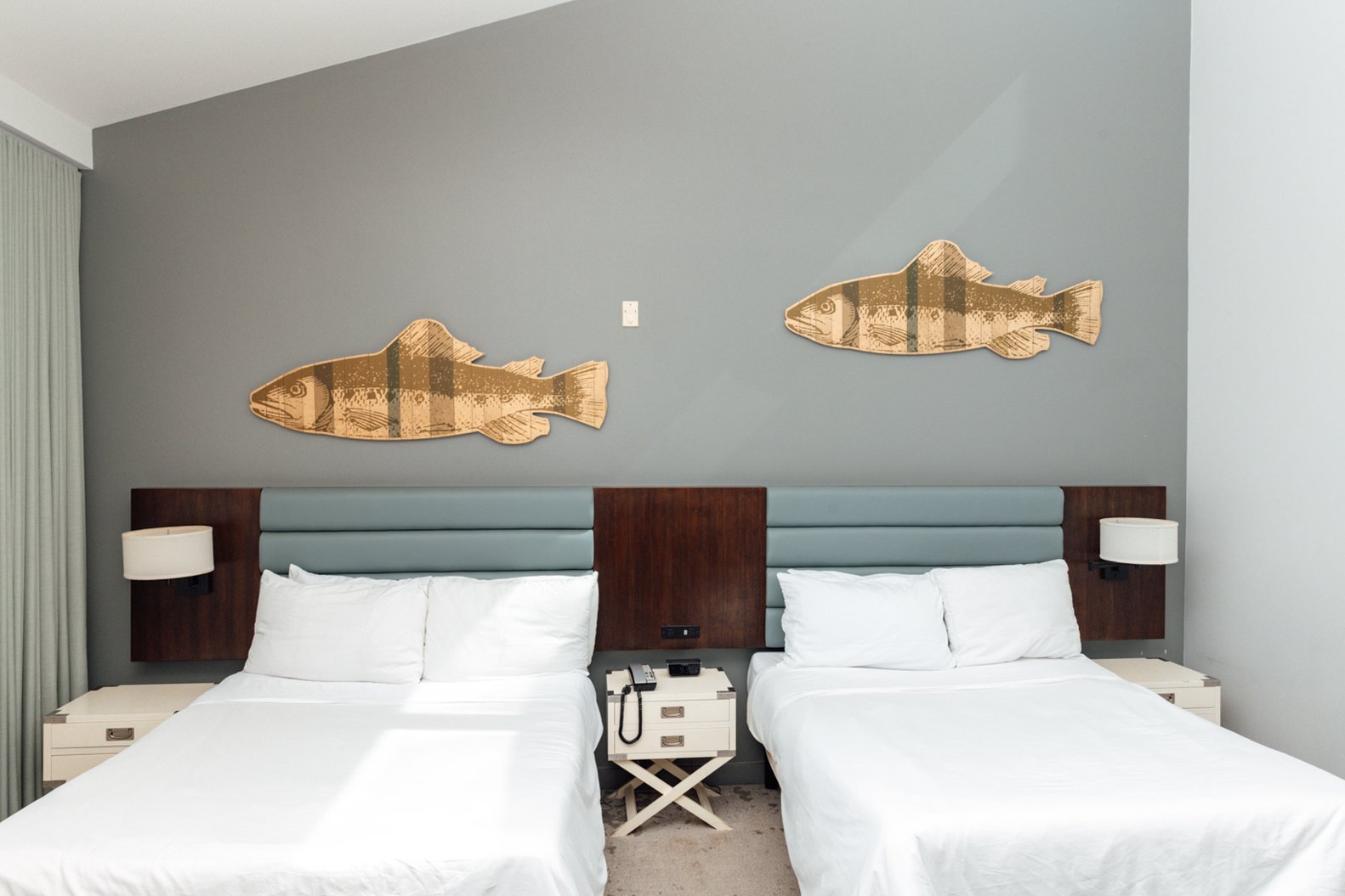 Lakehouse Hotel and Resort 25/100