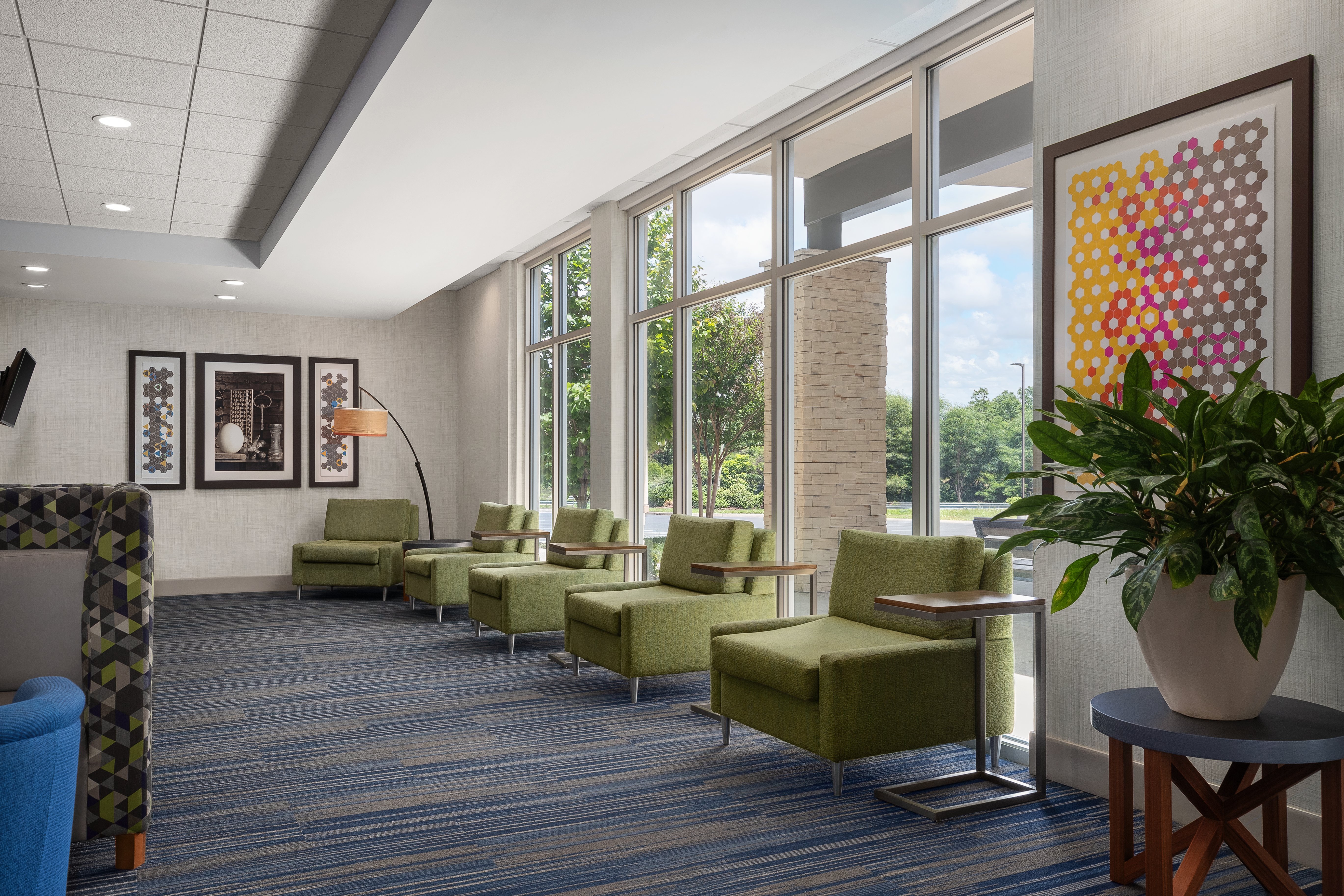 Holiday Inn Express Suites Staunton 47/75