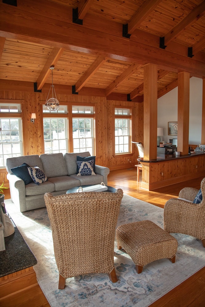 The Burrus House Inn Waterfront Suites 27/50