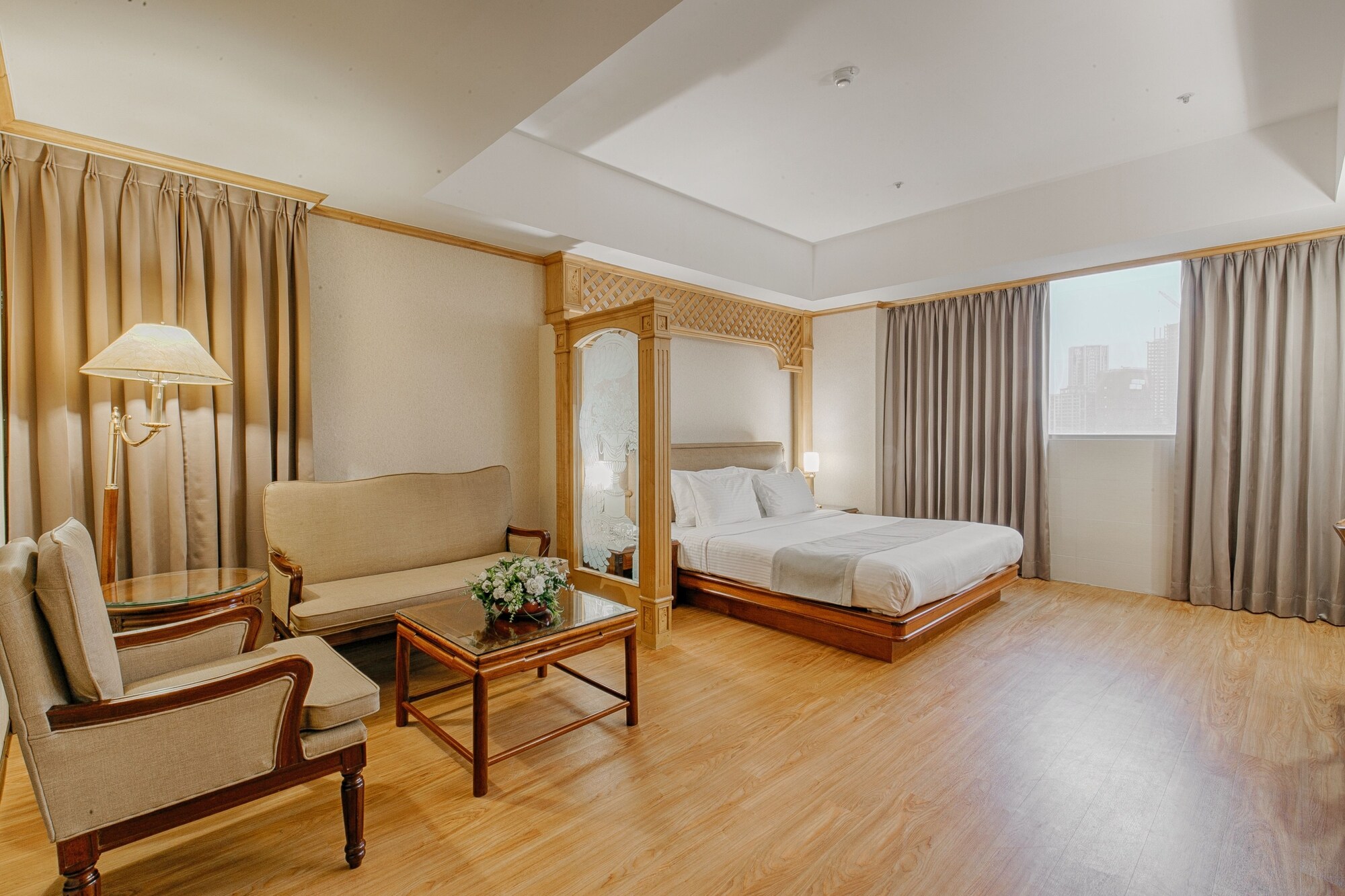 REGAL, DELUXE, DOUBLE OR TWIN BED