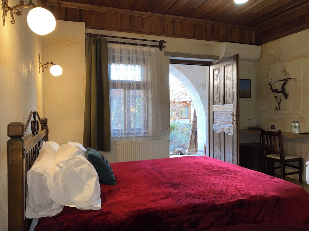 DELUXE, DOUBLE BED