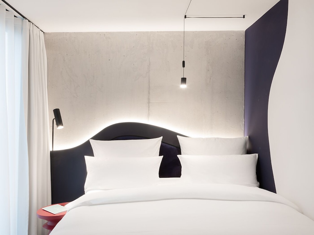 Urban, Queen Bed، KPM Hotel and Residences 2/5