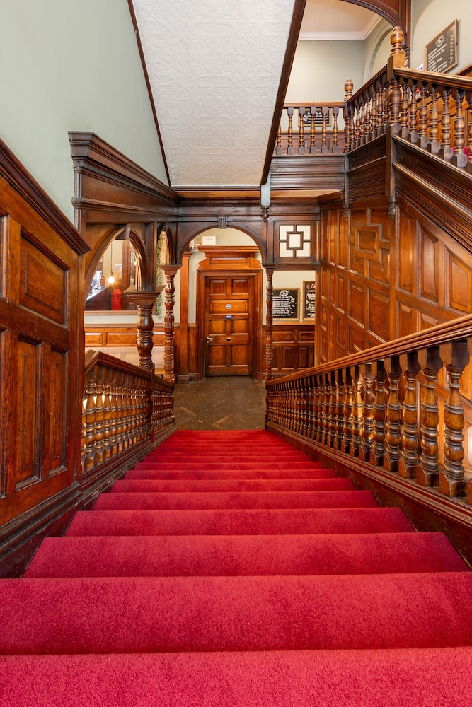 Palmers Lodge Swiss Cottage 34/72