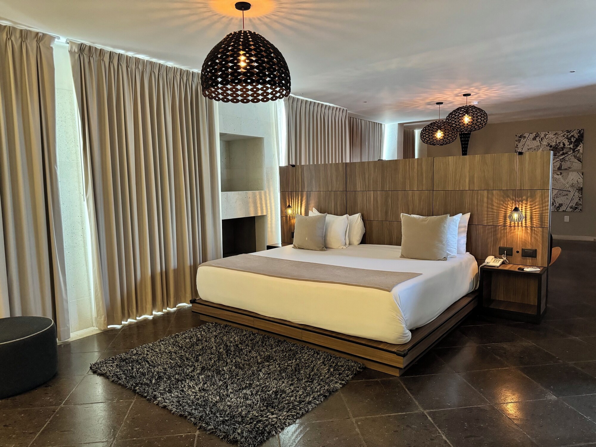 PRESIDENTIAL, KING BED