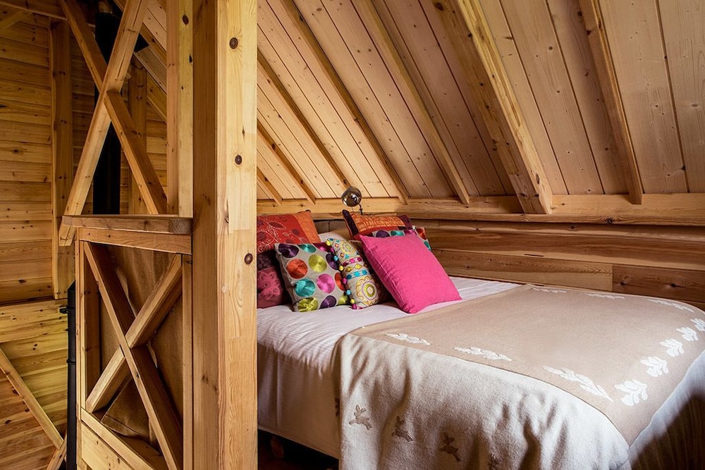 Lodge, Cabin, 1 King and 1 Single Beds
