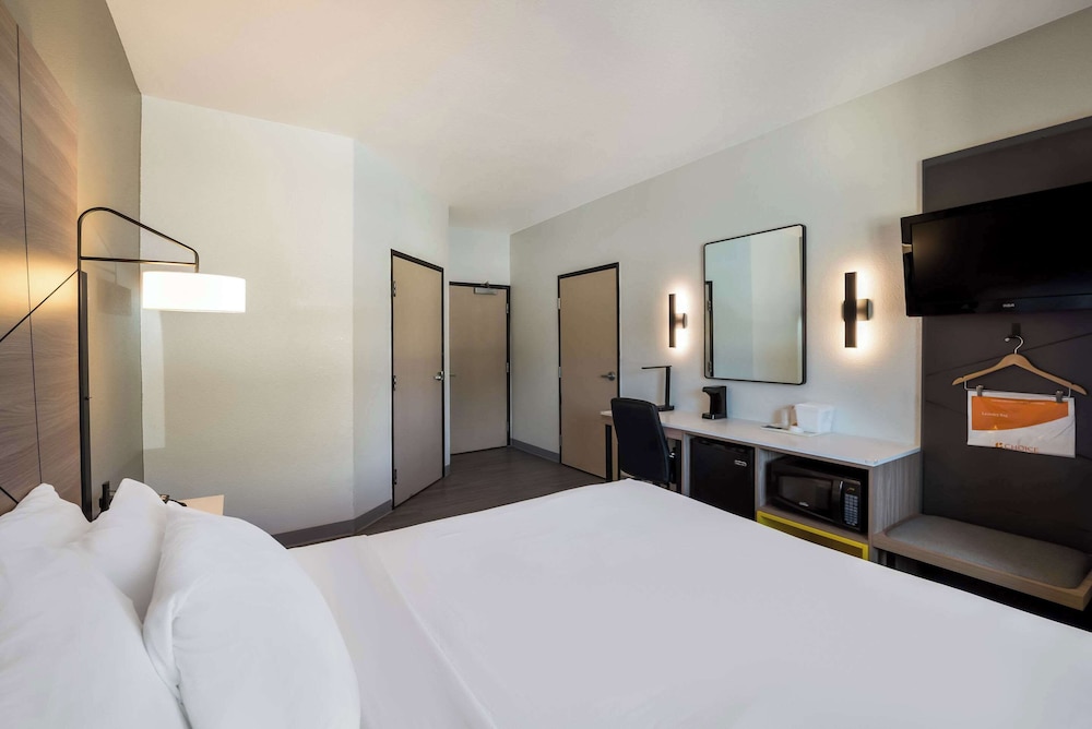 Standard, King Bed, Quality Inn Yuba City/Marysville, CA 2/6