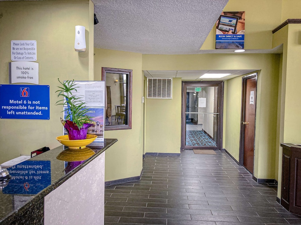 Motel6 Elkhart, IN 6/54