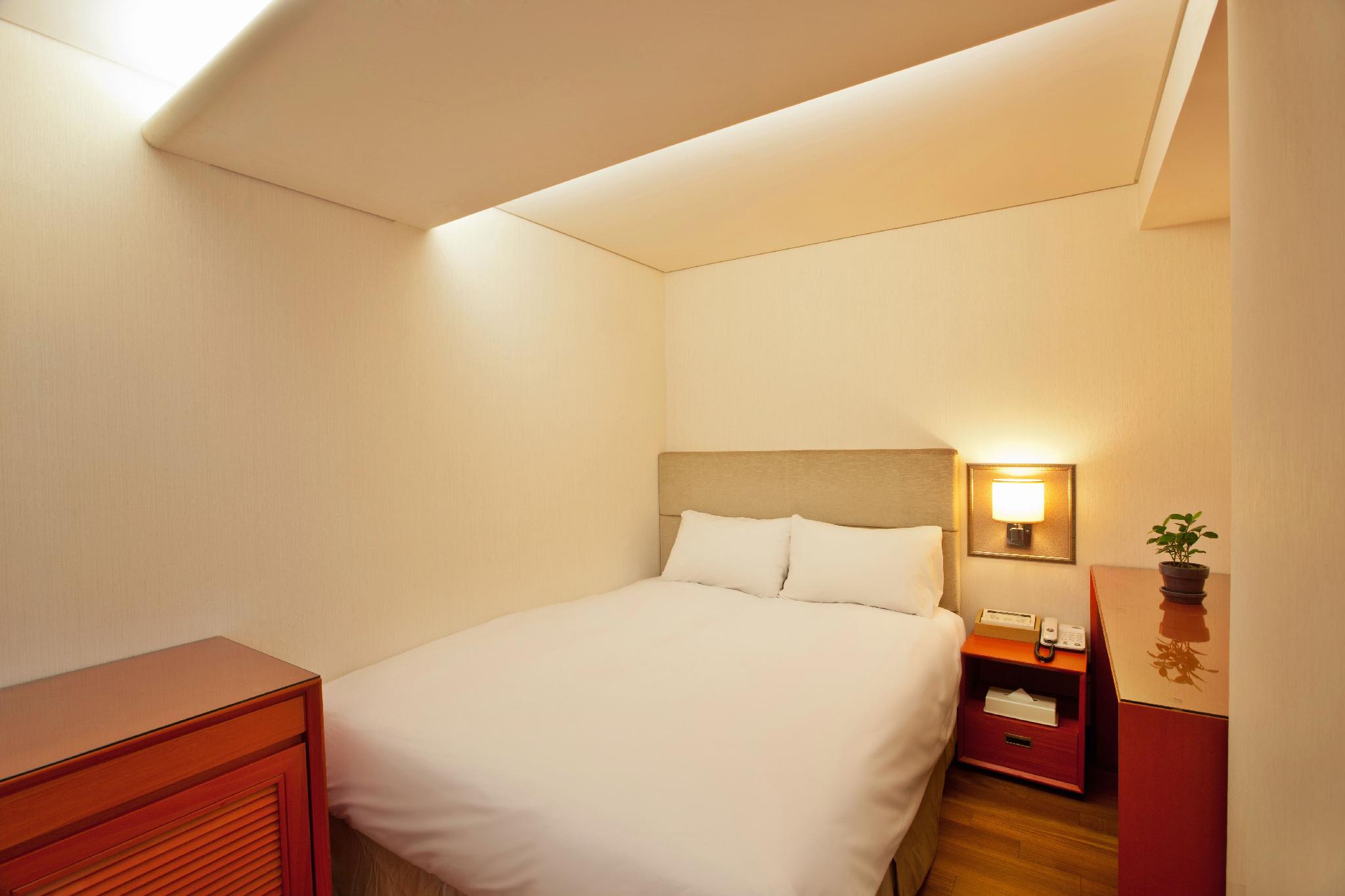 Red, Double Bed